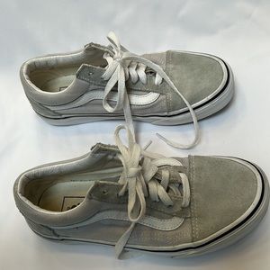 Vans "Off the Wall" Unisex Grey Suede Skate Sneakers-Size Men's 5/Women's 6.5